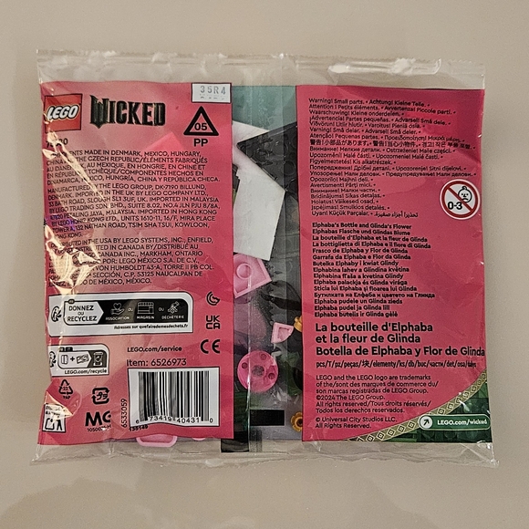 Wicked Premiere Official LEGO Set - Picture 2 of 2